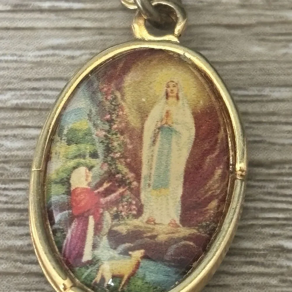 Vintage Gold Tone Virgin Mary Lourdes Double Sided Pendant Safety Pin Brooch 1